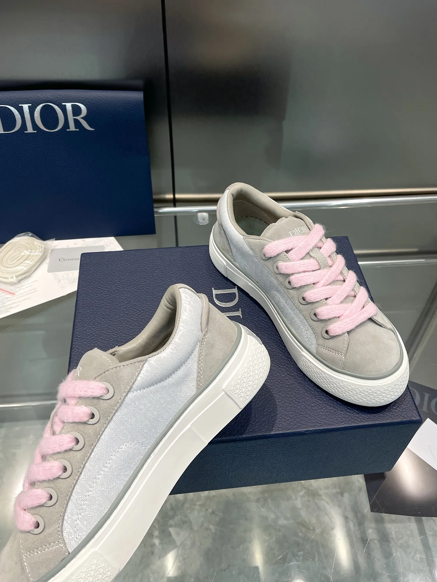 👟👟Ex-factory price 600👟👟 Dior 2023 autumn and winter haute couture series new CD jelly color couple flat casual shoes Dior Size: Female size 35-42 (41.42 customized, non-refundable) / Male size 38-46 (38.46 customized, non-refundable)